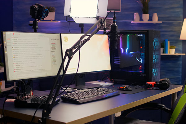 Materiali, struttura e accessori di una scrivania da gaming