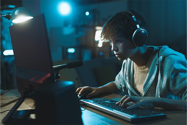 Sedia gaming ergonomica in un setup